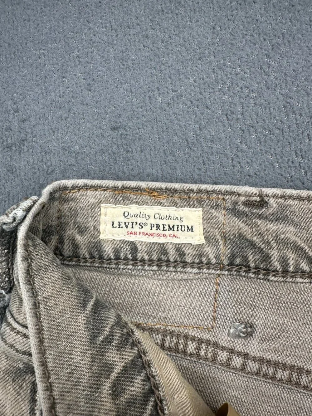 Levi's Premium 514 Mens 38x32 Gray Straight Leg Jeans Red Tab Denim
